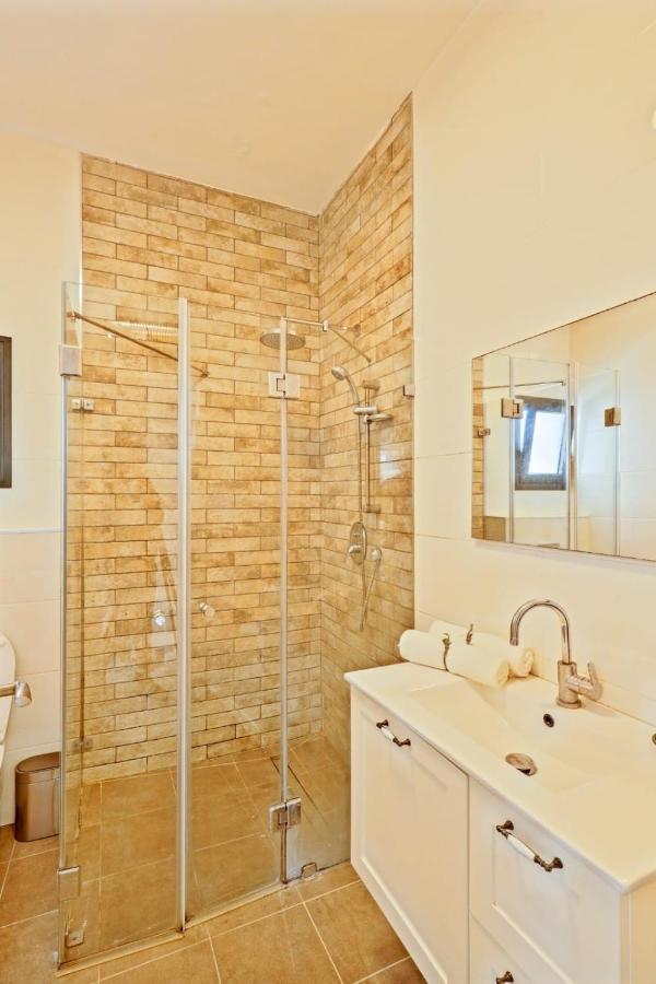 Nordau Apartment